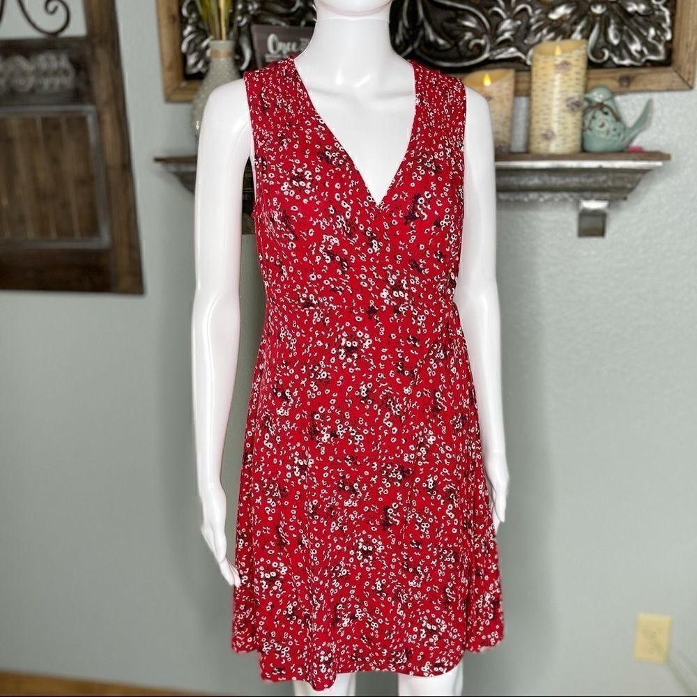 Universal Thread Red Floral Print V Neck Wrap Dress size Small - Picture 13 of 15